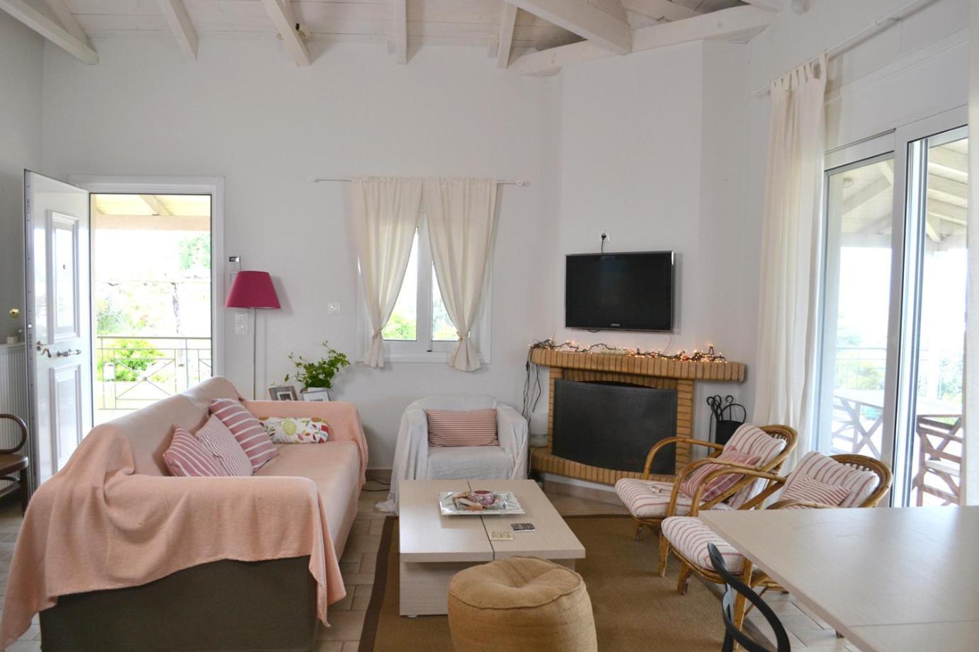 Corinthian Sun - Vacation Home ภายนอก รูปภาพ